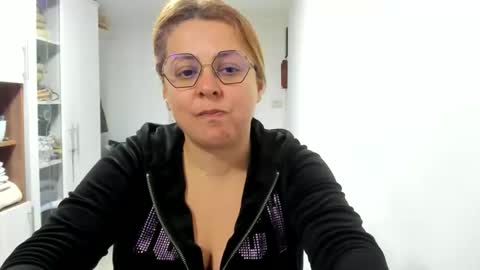 Snapshot of your_victoria chatting on 11/13/25, 10:19 Your Victoria online show from 11/13/25, 10:19