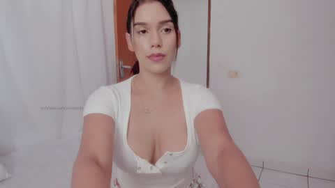 Snapshot of yourbonie chatting on 01/06/25, 04:02 insta yourboniee online show from 01/06/25, 04:02