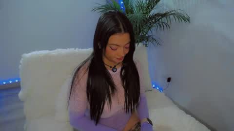 Snapshot of yourcutegiirl chatting on 04/28/26, 10:37 Salom online show from 04/28/26, 10:37