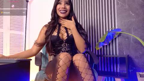 Snapshot of yourcutemolly chatting on 11/16/25, 10:21 Selena online show from 11/16/25, 10:21