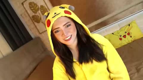 Snapshot of yourdevilsweettsx chatting on 09/21/25, 09:33 JEN online show from 09/21/25, 09:33