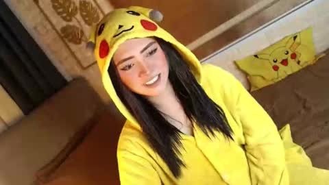 Snapshot of yourdevilsweettsx chatting on 10/18/25, 11:00 JEN online show from 10/18/25, 11:00