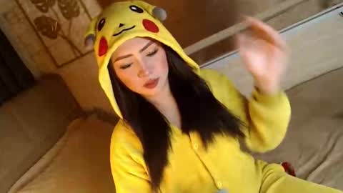 Snapshot of yourdevilsweettsx chatting on 11/17/25, 10:54 JEN online show from 11/17/25, 10:54