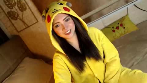 Snapshot of yourdevilsweettsx chatting on 12/19/25, 08:43 JEN online show from 12/19/25, 08:43