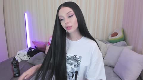 Snapshot of youreyesgazm chatting on 12/14/24, 11:18 Mary online show from 12/14/24, 11:18