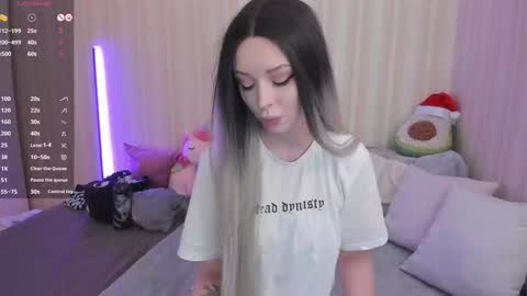 Snapshot of youreyesgazm chatting on 01/18/25, 08:31 Mary online show from 01/18/25, 08:31