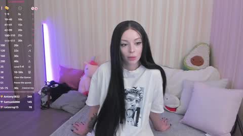 Snapshot of youreyesgazm chatting on 01/21/25, 11:24 Mary online show from 01/21/25, 11:24