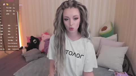 Snapshot of youreyesgazm chatting on 02/11/25, 08:26 Mary online show from 02/11/25, 08:26