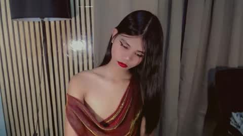 Vivian online show from 11/21/25, 12:32