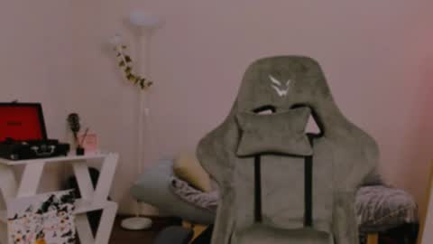 Snapshot of yourfrenchteacher chatting on 01/30/25, 07:59 Chloe online show from 01/30/25, 07:59