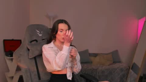 Snapshot of yourfrenchteacher chatting on 03/06/25, 09:20 Chloe online show from 03/06/25, 09:20