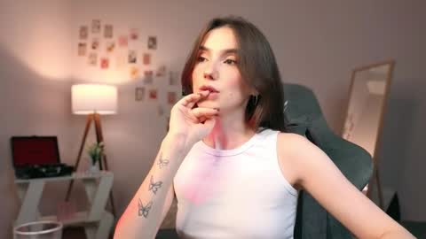 Snapshot of yourfrenchteacher chatting on 09/11/25, 08:20 Chloe online show from 09/11/25, 08:20