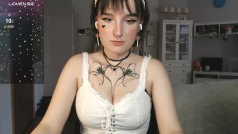 Snapshot of yourhanna_ chatting on 10/18/25, 01:56 hanna online show from 10/18/25, 01:56