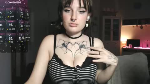 Snapshot of yourhanna_ chatting on 11/03/25, 02:07 hanna online show from 11/03/25, 02:07