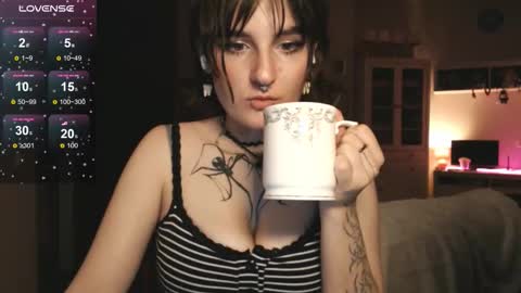 Snapshot of yourhanna_ chatting on 11/10/25, 01:15 hanna online show from 11/10/25, 01:15