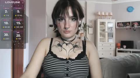 Snapshot of yourhanna_ chatting on 11/11/25, 11:21 hanna online show from 11/11/25, 11:21