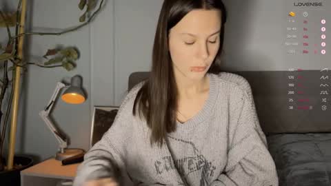 Snapshot of yourher0in chatting on 12/05/24, 12:11 Aida online show from 12/05/24, 12:11