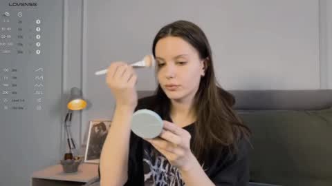 Snapshot of yourher0in chatting on 02/21/25, 10:39 Aida online show from 02/21/25, 10:39