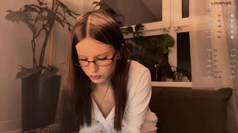 Snapshot of yourher0in chatting on 03/01/25, 01:51 Aida online show from 03/01/25, 01:51