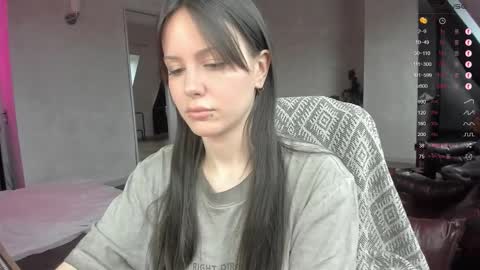 Snapshot of yourher0in chatting on 10/02/25, 10:33 Aida online show from 10/02/25, 10:33