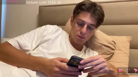 Snapshot of yourhotchristian chatting on 09/30/25, 07:46 Chris online show from 09/30/25, 07:46