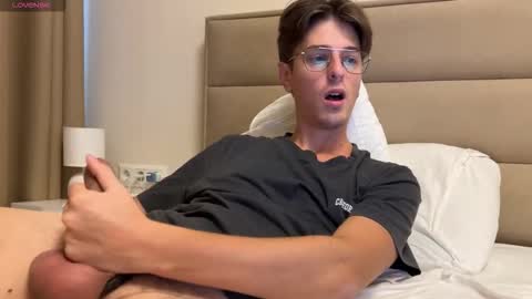 Snapshot of yourhotchristian chatting on 11/19/25, 09:09 Chris online show from 11/19/25, 09:09