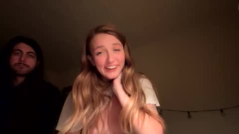 Snapshot of yourhotmother chatting on 11/28/25, 05:21 yourhotmother online show from 11/28/25, 05:21