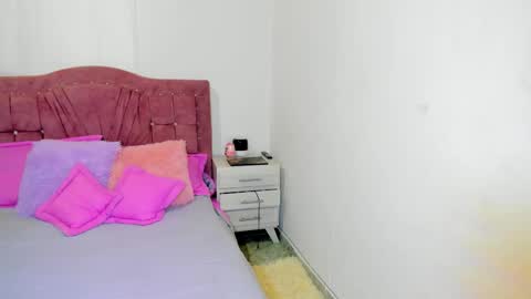 EMELY online show from 02/11/26, 06:57