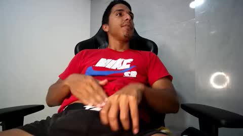 Snapshot of yourlatinmamba chatting on 10/26/25, 05:02 Your Latin Mamba online show from 10/26/25, 05:02