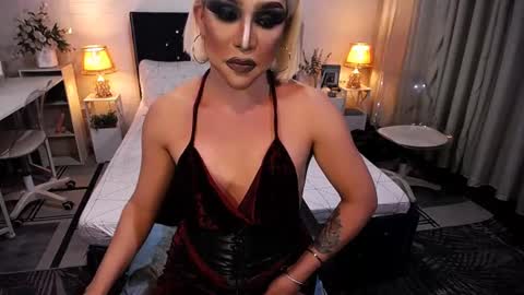 Snapshot of yourlivingonurdream chatting on 07/17/26, 04:08 -- online show from 07/17/26, 04:08