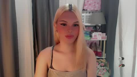 Snapshot of yourlovekylie chatting on 06/14/26, 07:32 KYLIE MORE online show from 06/14/26, 07:32