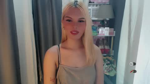 Snapshot of yourlovekylie chatting on 06/17/26, 09:34 KYLIE MORE online show from 06/17/26, 09:34
