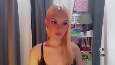Snapshot of yourlovekylie chatting on 07/07/26, 06:38 KYLIE MORE online show from 07/07/26, 06:38