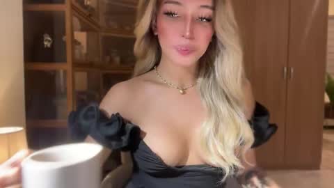 Pearl online show from 02/25/26, 08:13