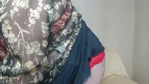 Snapshot of yourmilf4love chatting on 10/01/25, 03:51 lANA online show from 10/01/25, 03:51