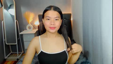 Snapshot of yourmissingprincess chatting on 11/24/25, 04:45 yourmissingprincess online show from 11/24/25, 04:45