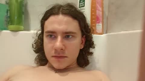 Snapshot of yourpantyhosesla_ve chatting on 11/18/25, 01:33 Nylon slave online show from 11/18/25, 01:33