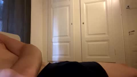 Yours online show from 09/15/25, 03:56