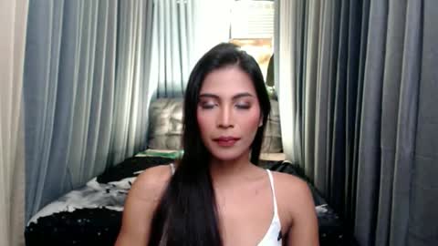 yourprettybella_ts online show from 11/03/25, 04:41