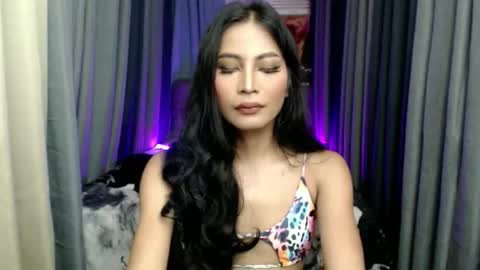 yourprettybella_ts online show from 11/09/25, 03:54