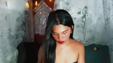 yourqueen_19 online show from 04/29/26, 05:00