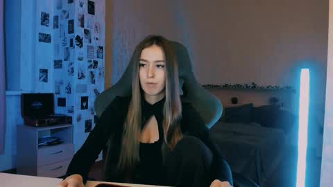 Snapshot of yourrdanceteacher chatting on 11/10/25, 07:13 Eva online show from 11/10/25, 07:13