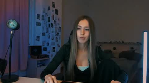 Snapshot of yourrdanceteacher chatting on 11/24/25, 08:08 Eva online show from 11/24/25, 08:08