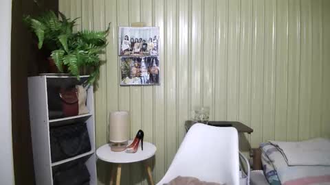 yoursubmissive_larah online show from 04/28/26, 06:40