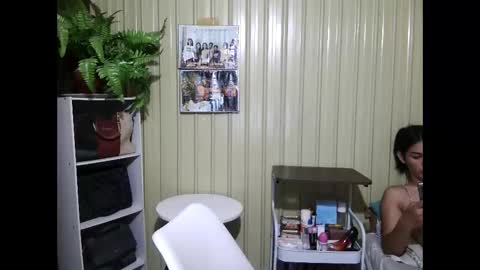 yoursubmissive_larah online show from 05/12/26, 05:26