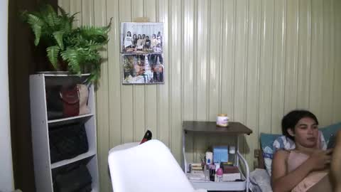 yoursubmissive_larah online show from 05/13/26, 07:06
