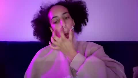 Snapshot of youwishtobeme chatting on 12/11/24, 01:05 elizabeth ju online show from 12/11/24, 01:05