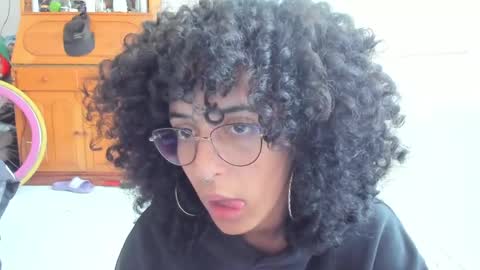 Snapshot of youwishtobeme chatting on 02/21/25, 10:04 elizabeth ju online show from 02/21/25, 10:04