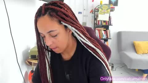 elizabeth  ju   online show from 05/03/26, 06:36