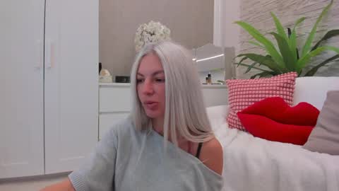 Snapshot of yssaacher chatting on 05/31/26, 06:42 Crazy P online show from 05/31/26, 06:42